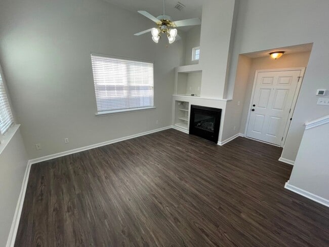 Building Photo - Updated 3BR Home - Woodstock