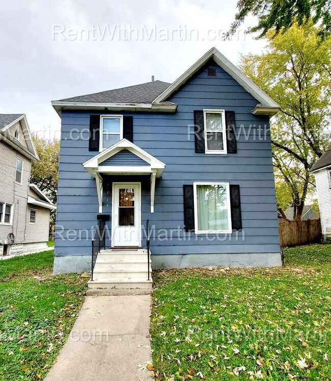 Primary Photo - FOR RENT- Lovely 3 bedroom home on the Wes...