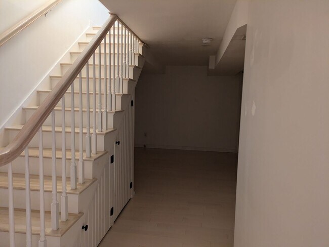 Building Photo - 56 Glengarry Dr