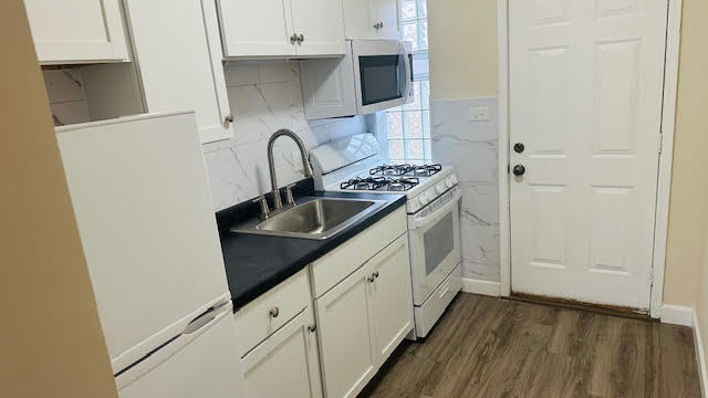 Building Photo - 12827 Irving Ave