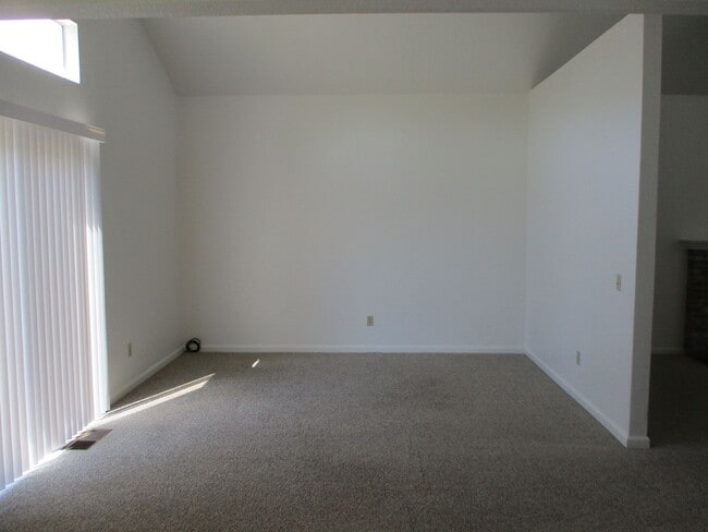 Building Photo - 2618 Valley Oak Way