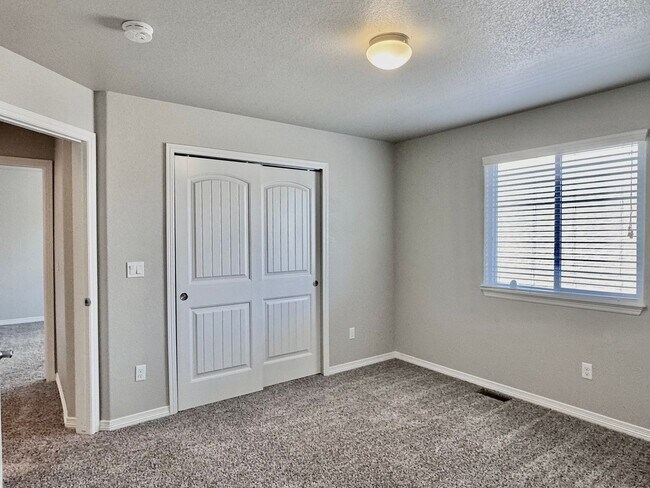 Building Photo - Beautifully Maintained Woodmoor Home Featu...