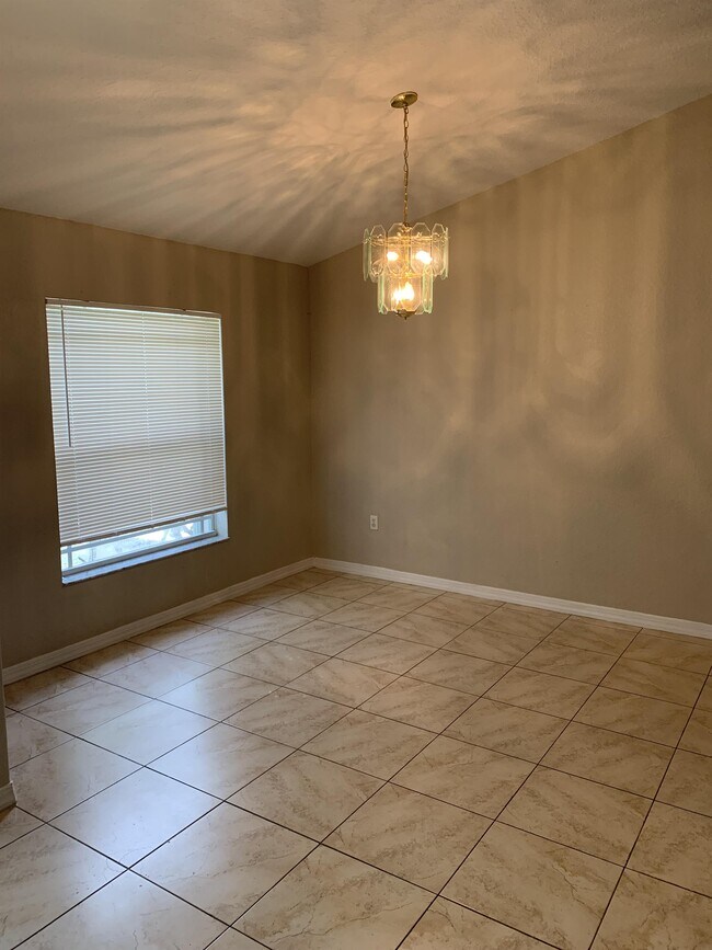 Building Photo - 1251 Creekview Ct