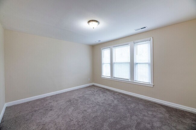 Building Photo - 351 Parkland Pl SE
