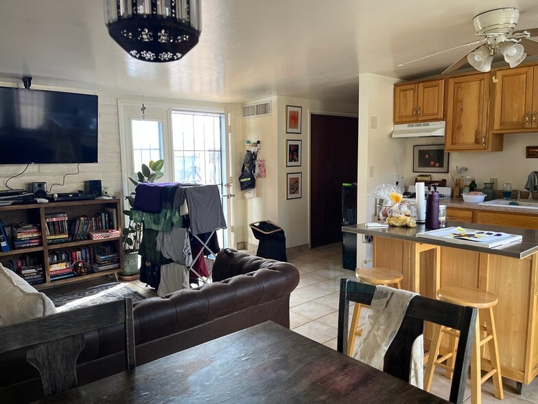 Building Photo - 1703 E 13th St