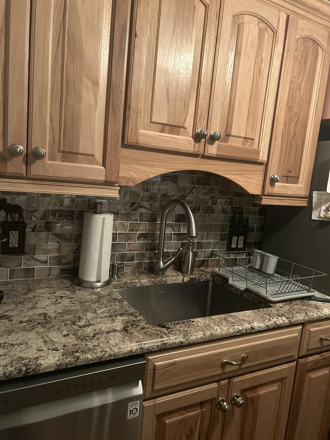 Building Photo - 145 Main St