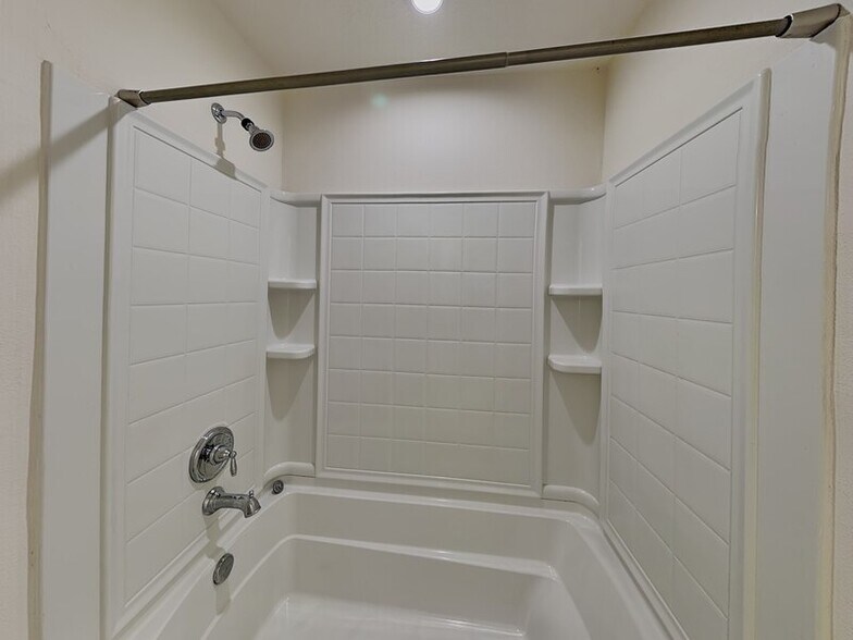 Building Photo - 3880 Fescue St