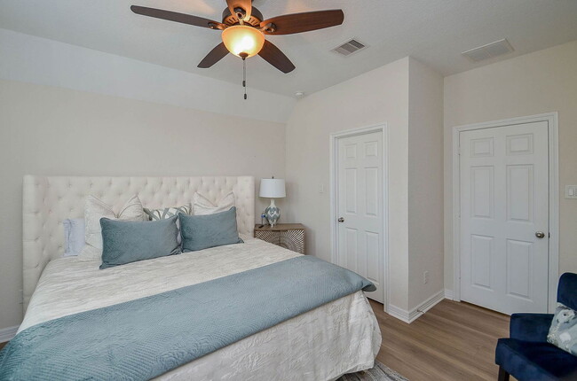 Building Photo - 18214 Lake Eagle Dr