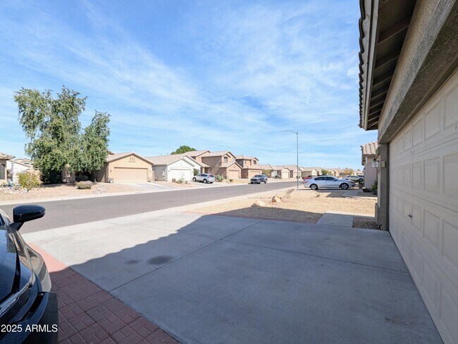 Building Photo - 8861 W Paradise Dr