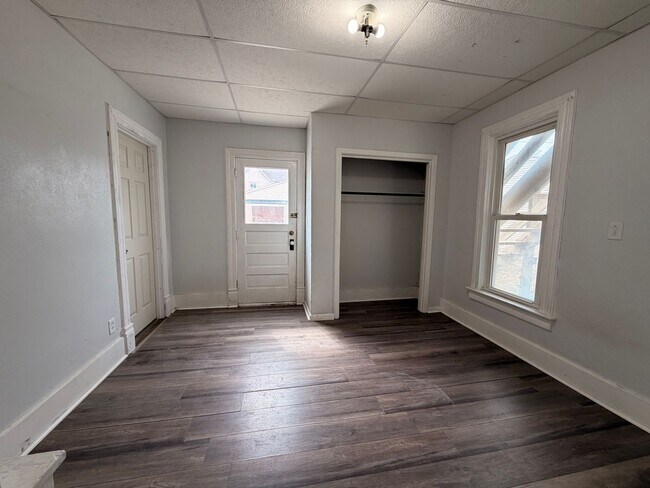 Building Photo - 1239 6th Ave N