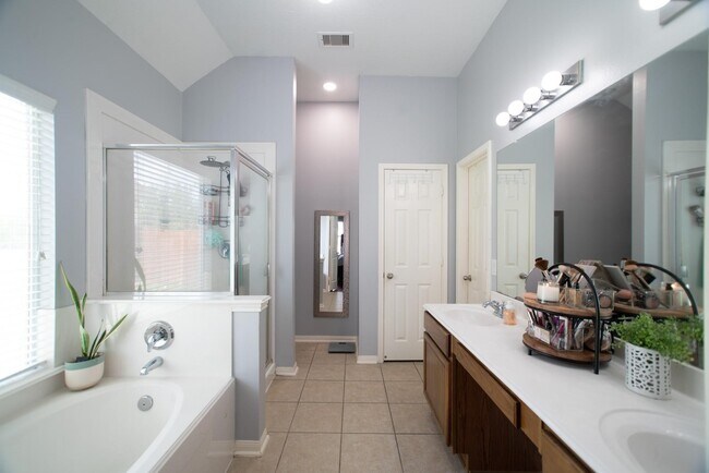 Building Photo - 2823 Sage Bluff Ave