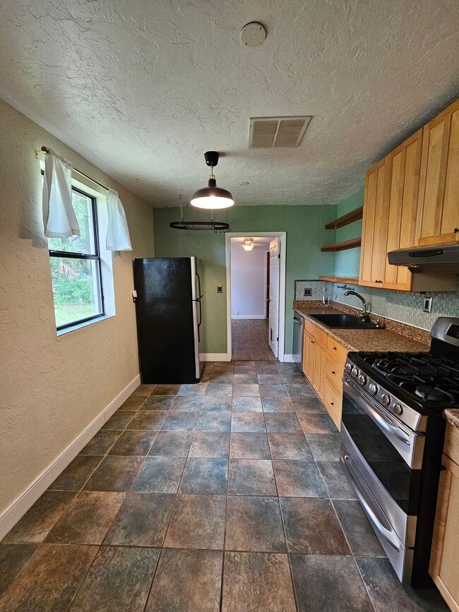 Building Photo - 2 Bedroom/2 Bath home near Duck Pond and Citizens Field