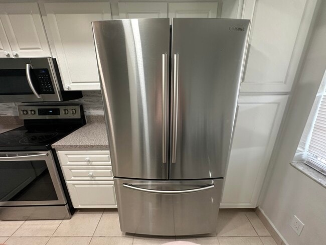 Building Photo - 905 Southridge Rd