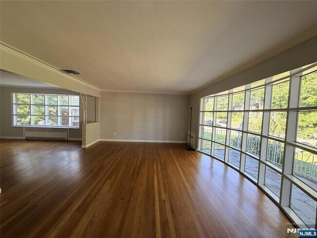 Building Photo - 1069 Palisade Ave
