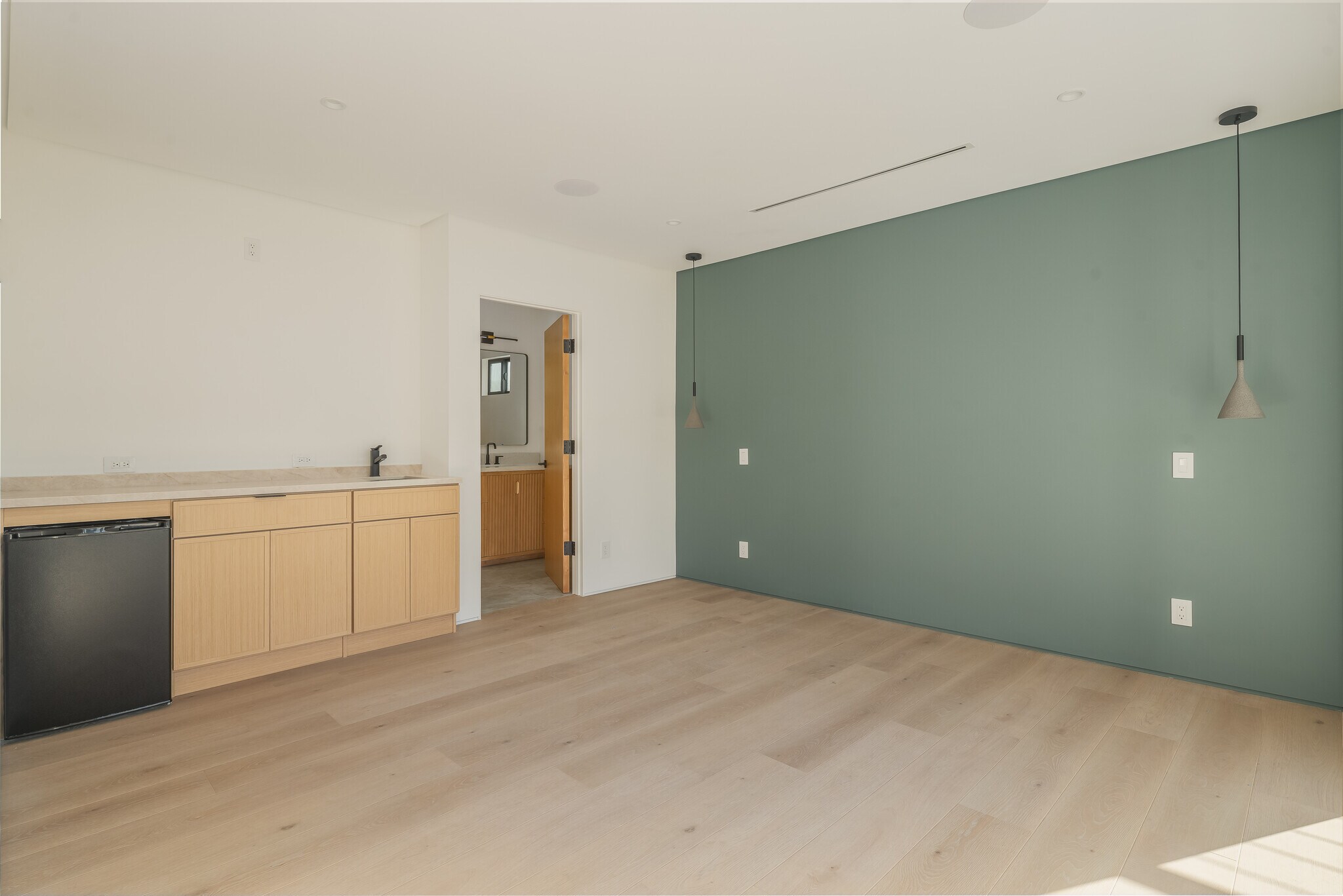 Building Photo - 1931 Sunset Plaza Dr