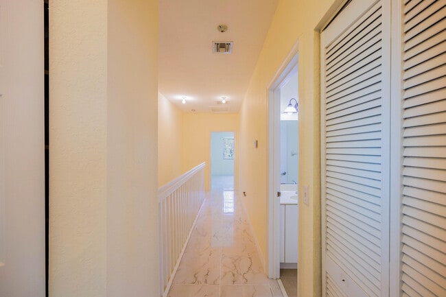 Building Photo - 5441 Via Delray Blvd