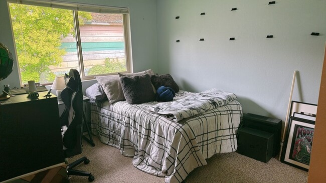 Building Photo - PRELEASING: 3 bdrm/1.5 bath house near WWU + Fairhaven