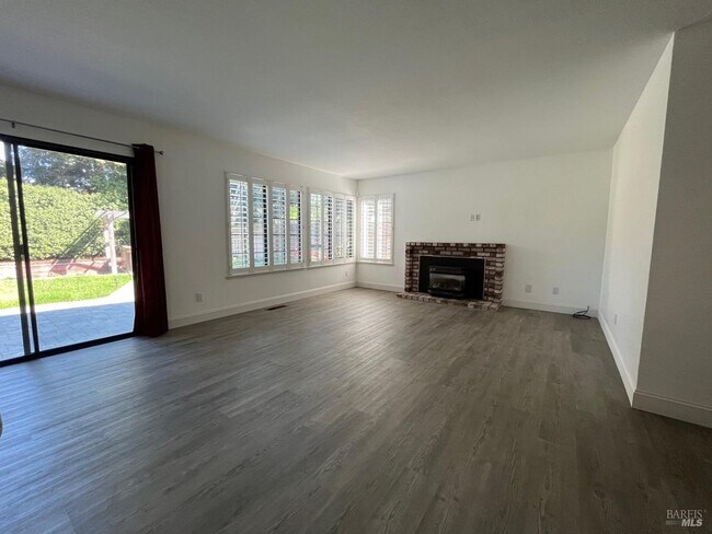 Building Photo - 7216 Roxanne Ln