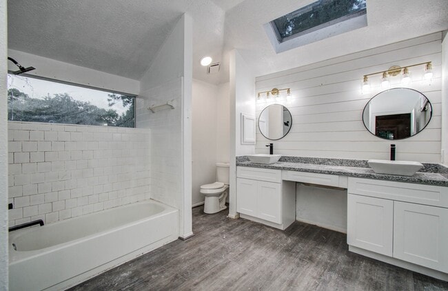 Building Photo - 5006 Village Springs Dr