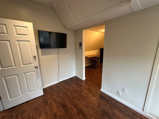 Building Photo - 19 Edwards St