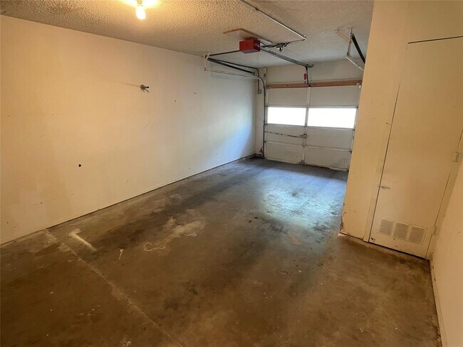Building Photo - 6307 Shadow Valley Dr