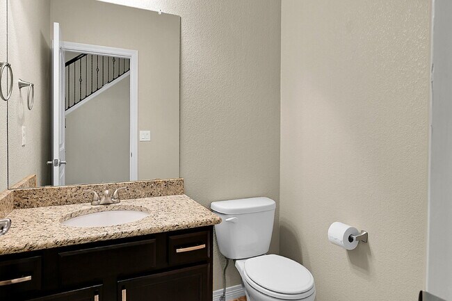 Building Photo - $2,650 - 4 Bed, 2.5 Bath Home with Fenced ...