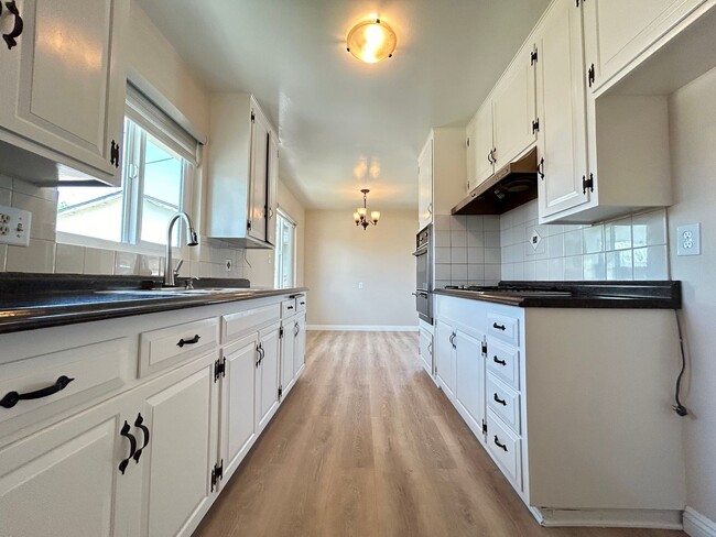 Building Photo - Beautifully Upgraded 3 Bed 2.5 Bath Home i...