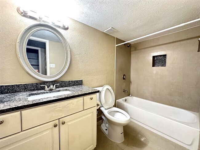 Building Photo - 423 Lee Dr