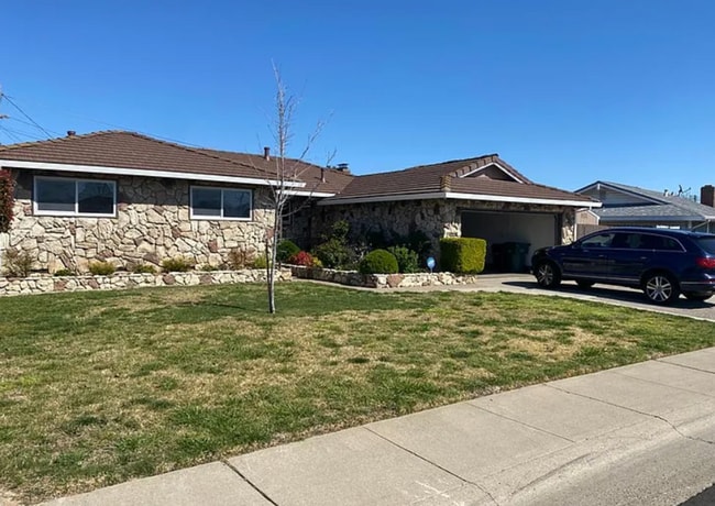 Building Photo - AMAZING 4/2 (Power Inn/Florin) Home!  Plea...