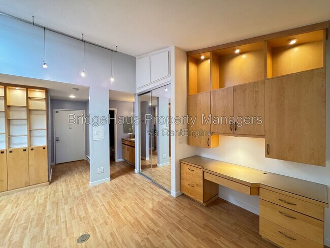 Building Photo - 1625 Hotel Cir S