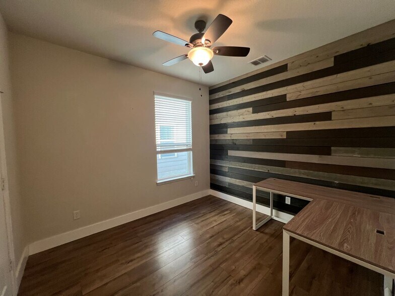 Building Photo - 146 Texas Thistle