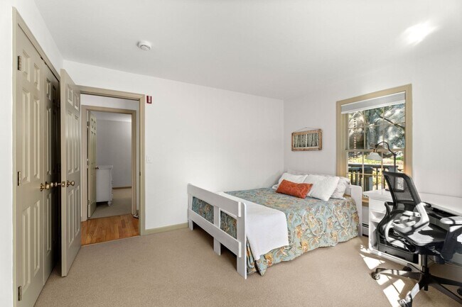 Building Photo - 28 Elm St