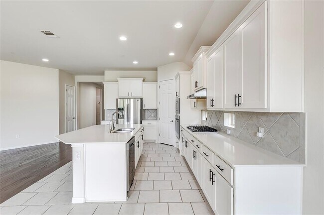 Building Photo - 923 Kingston Pl