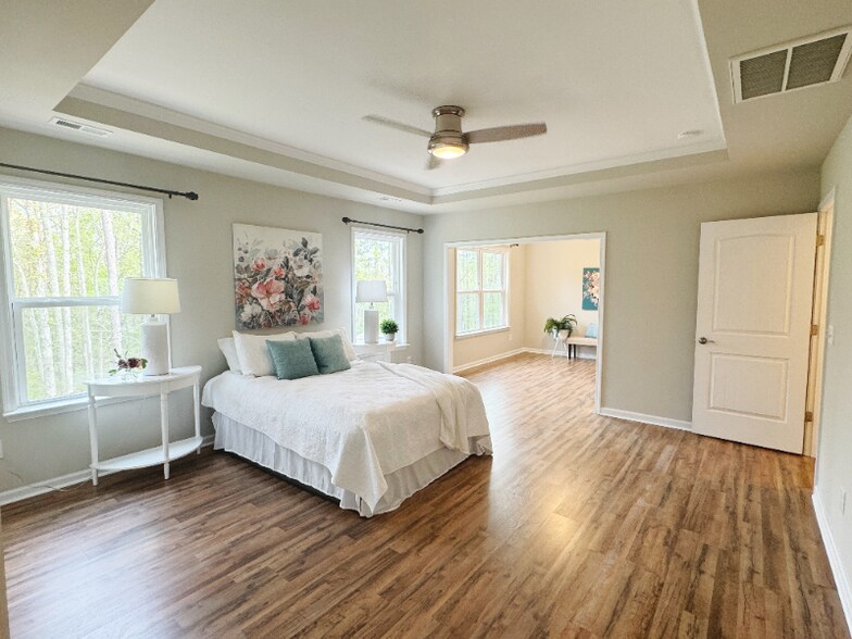 Building Photo - 2800 Lemnos Dr