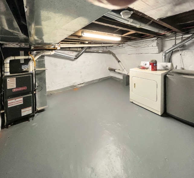 Building Photo - 160 McClellan St