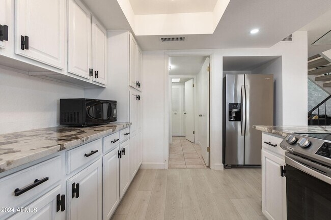 Building Photo - 4004 N Granite Reef Rd