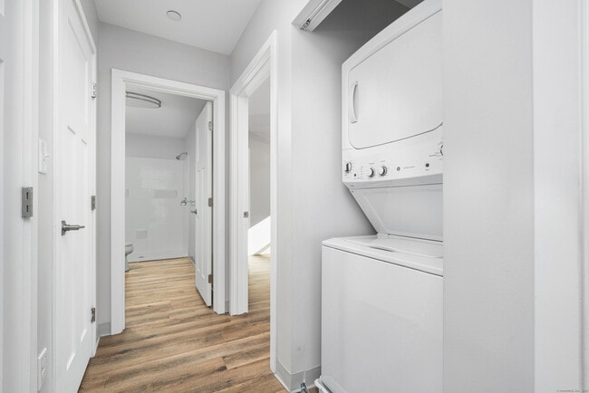 Building Photo - 170 Ridge Rd