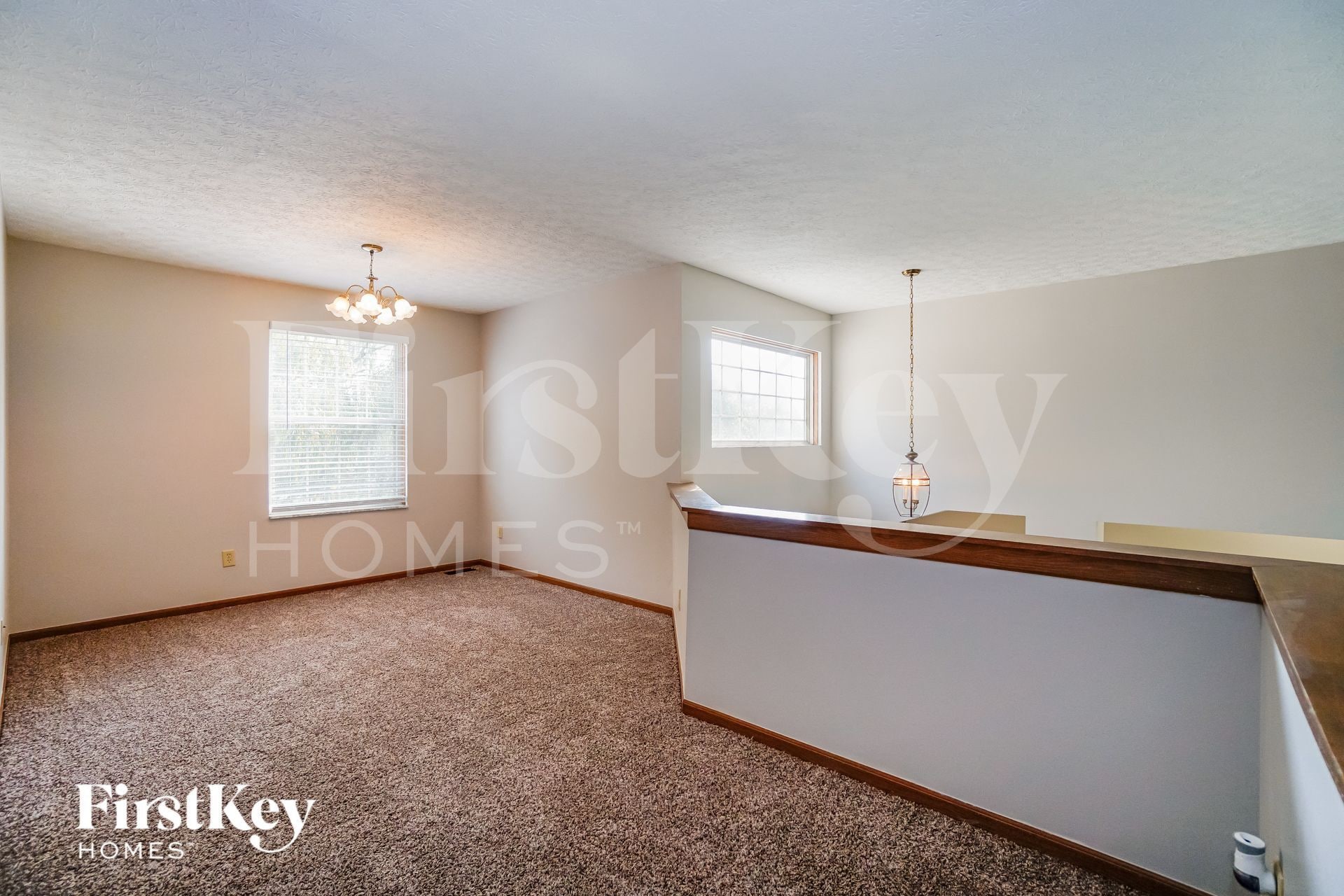 Building Photo - 1558 Royal Oak Dr