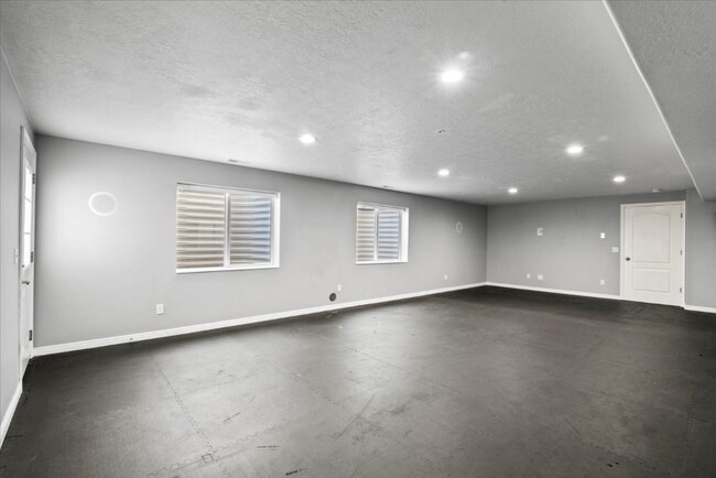 Building Photo - 1676 S Mountain Vw Cir