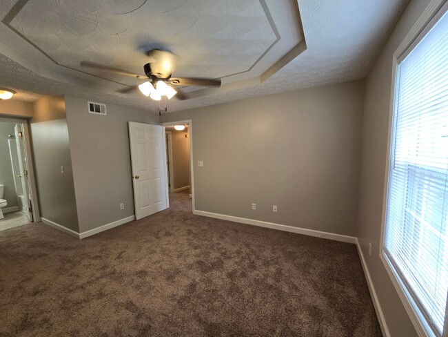 Building Photo - Available IMMEDIATELY!! Updated, 2 Bedroom...