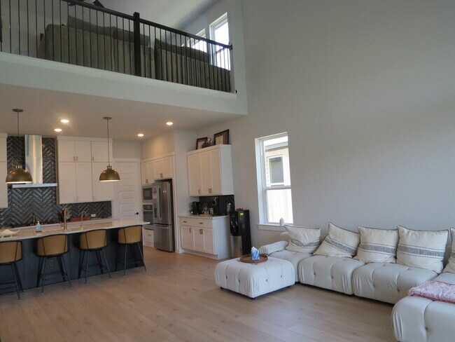 Building Photo - 404 Lariat Lp