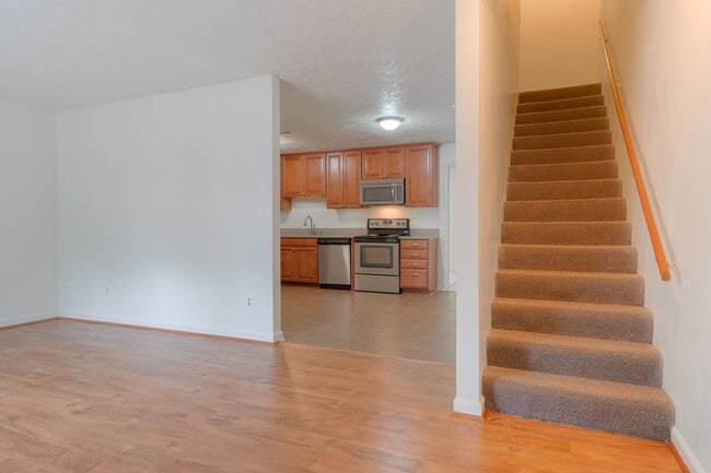 Building Photo - 140 Clover Valley Cir