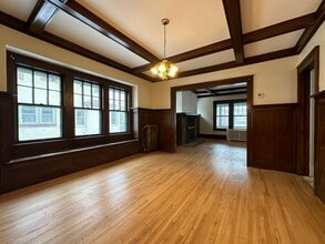 Building Photo - Beautiful 6 Bedroom 1.5 Bathroom Home in St. Paul!