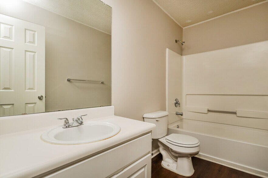 Building Photo - 504 Wyntuck Dr