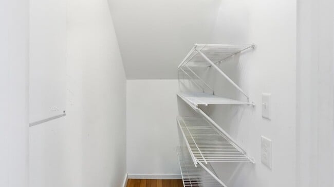 Building Photo - 207 Old Mountain Rd