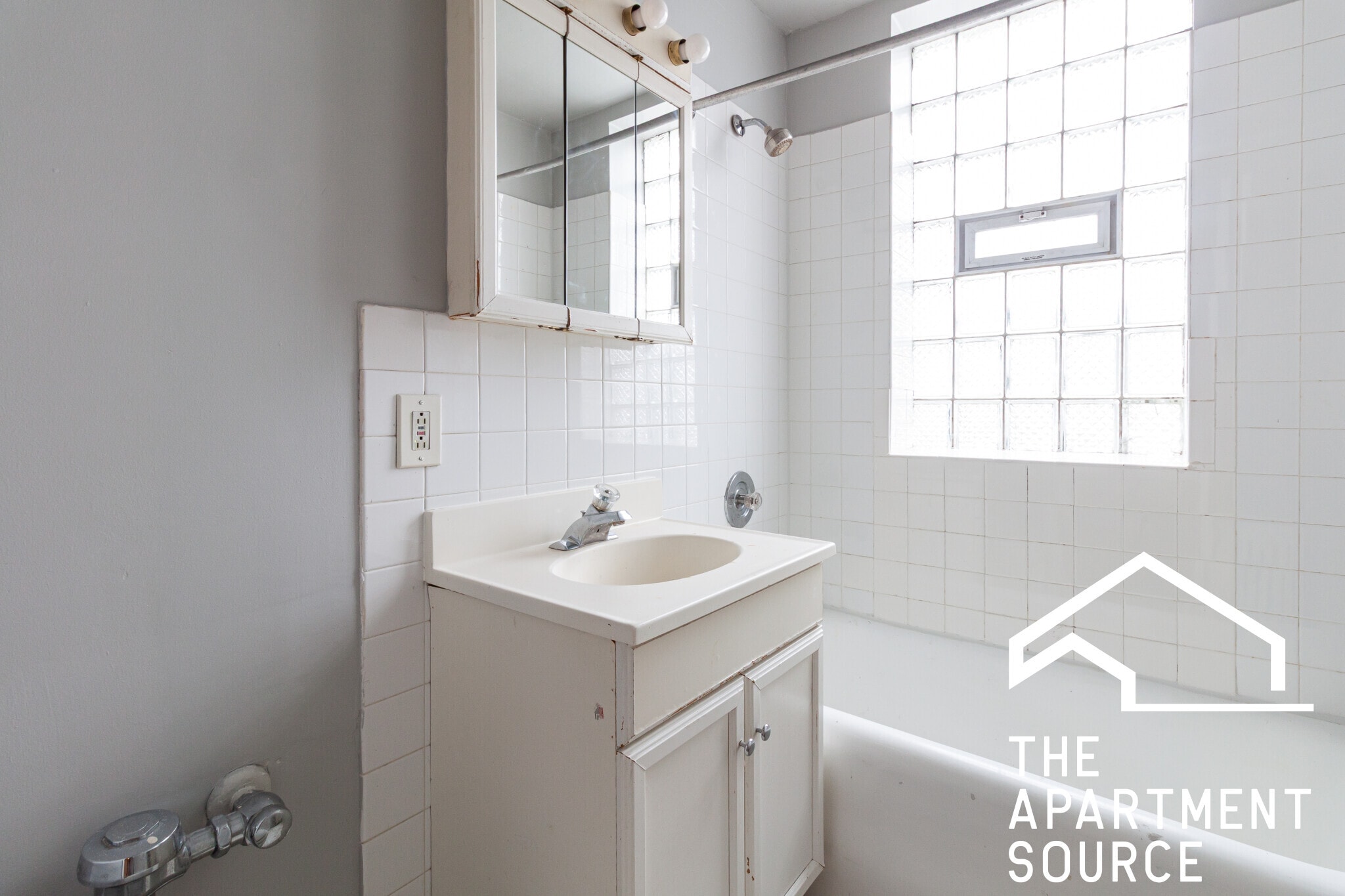 Building Photo - 1058 W George St