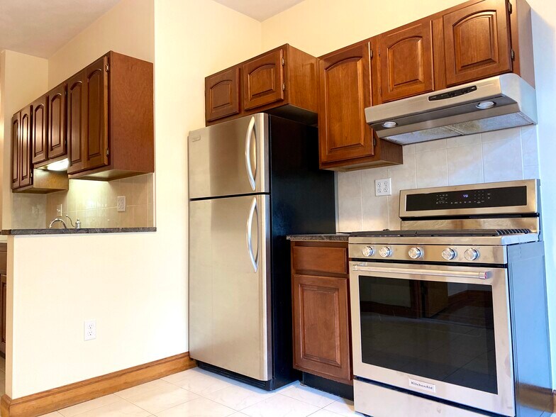 Building Photo - 67 Baldwin St