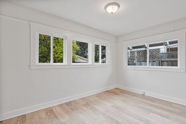 Building Photo - Beautifully Remodeled Home