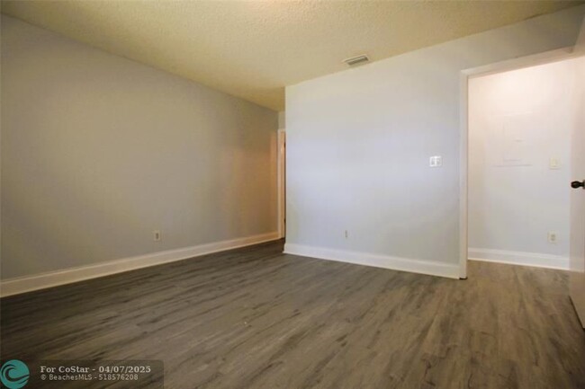 Building Photo - 3457 NW 44th St