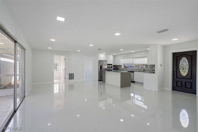Building Photo - 13880 Lazy Ln
